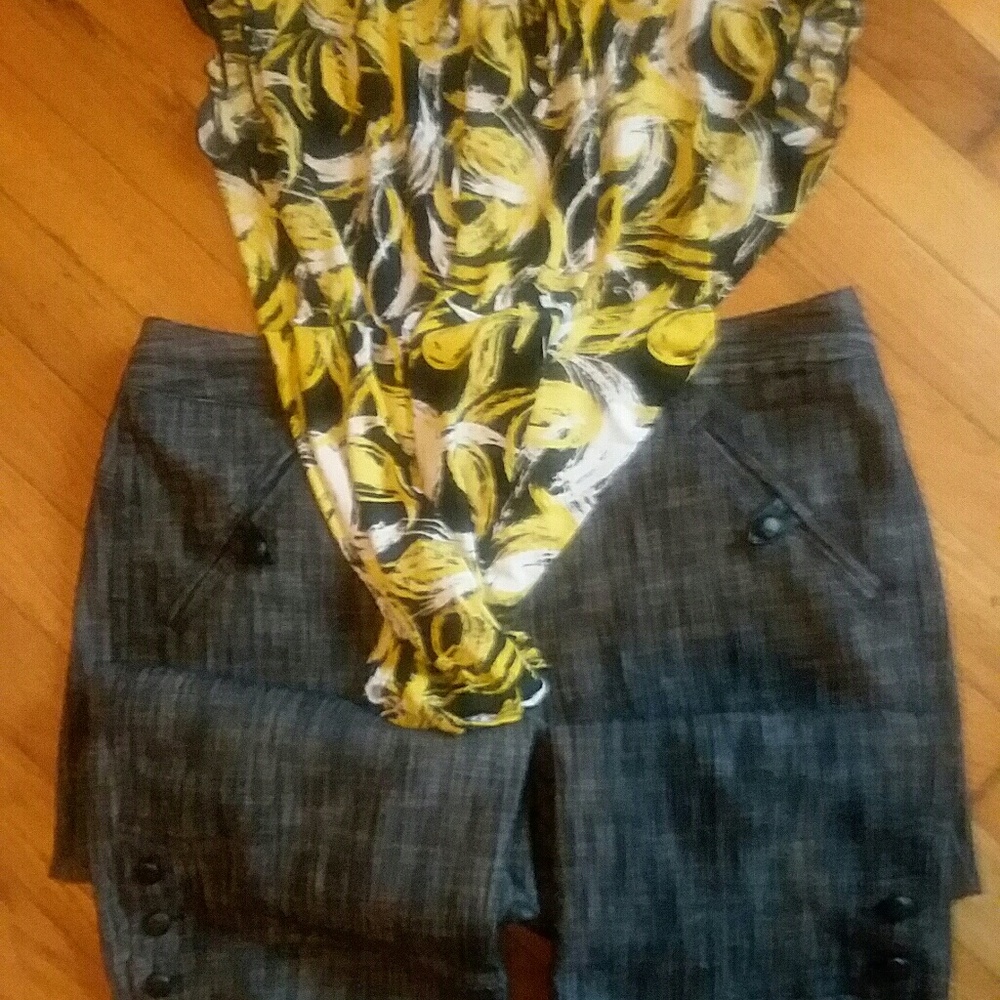 Office  Capris button down - Picture 2 of 2